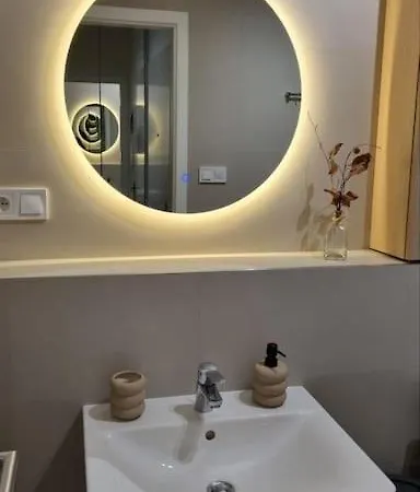 M&m1 Near Center With Free Parking - Ac Apartment *