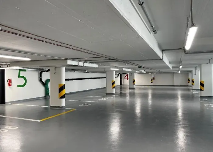 M&m1 Near Center With Free Parking - Ac