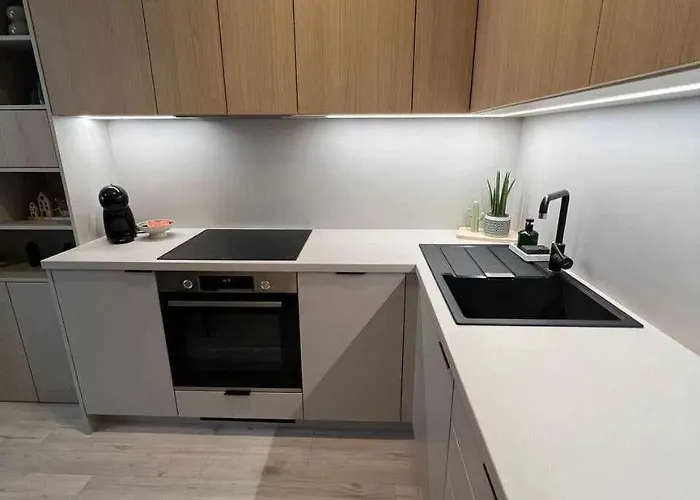 M&m1 Near Center With Free Parking - Ac