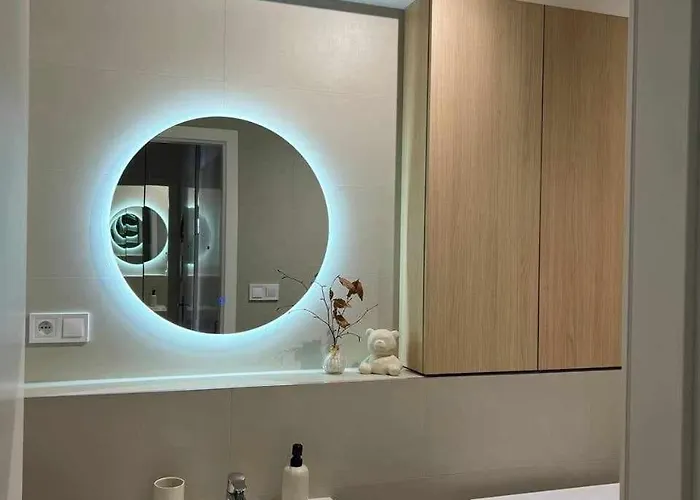 M&m1 Near Center With Free Parking - Ac